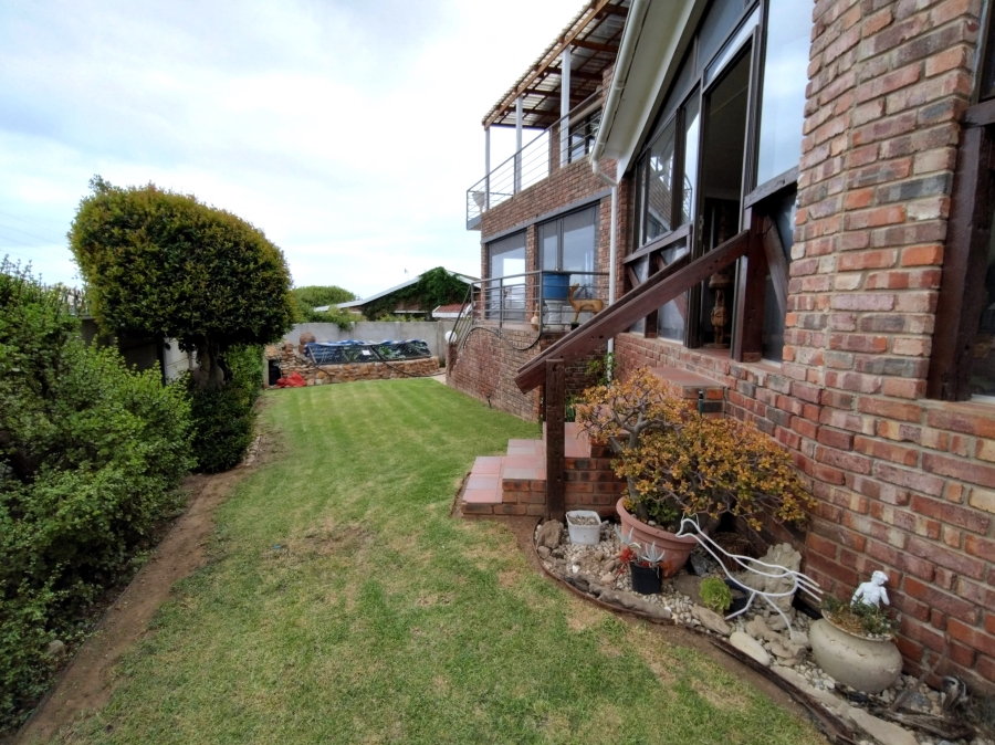 5 Bedroom Property for Sale in Wavecrest Eastern Cape